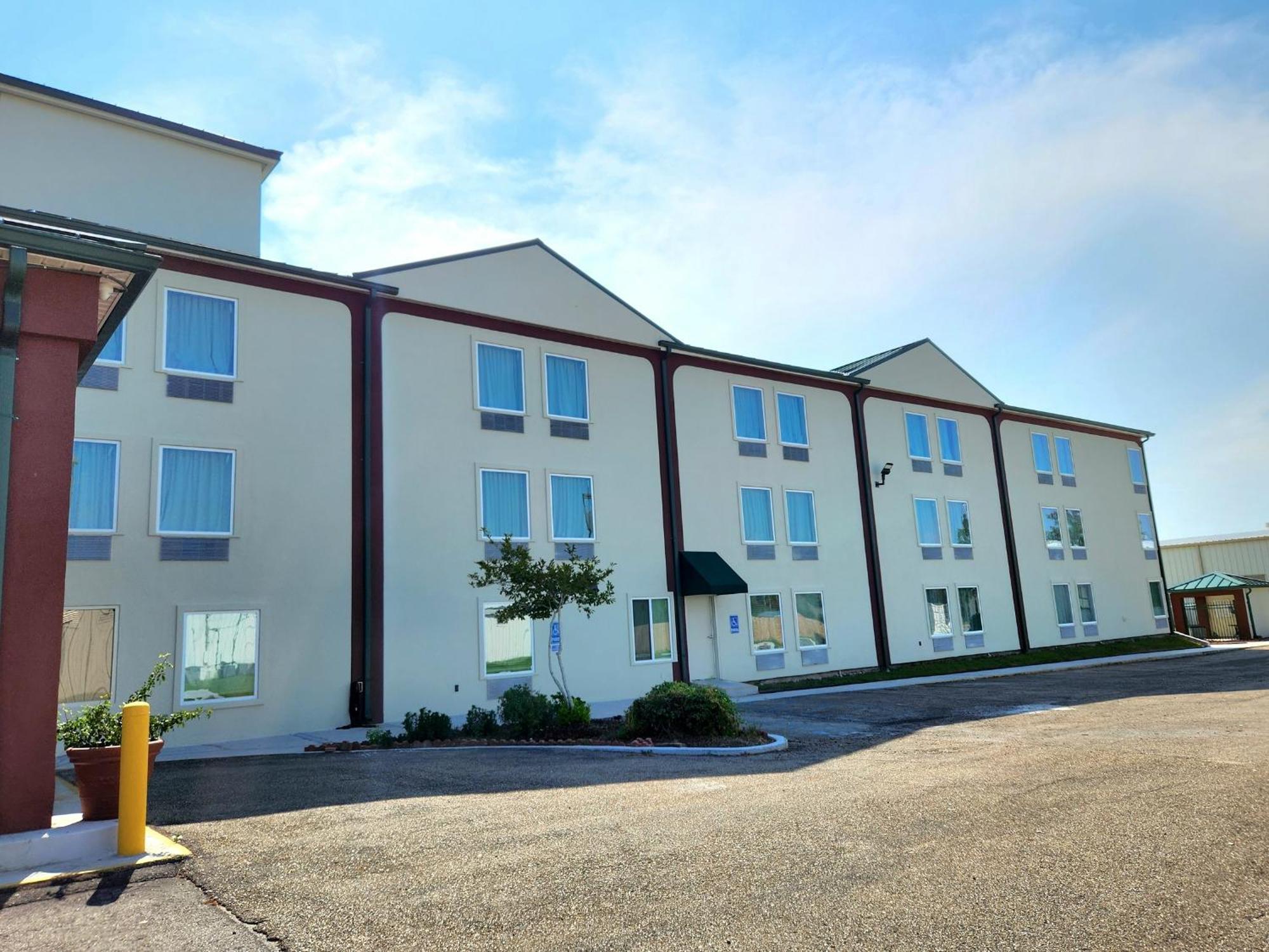 Days Inn By Wyndham Laplace- New Orleans Екстериор снимка